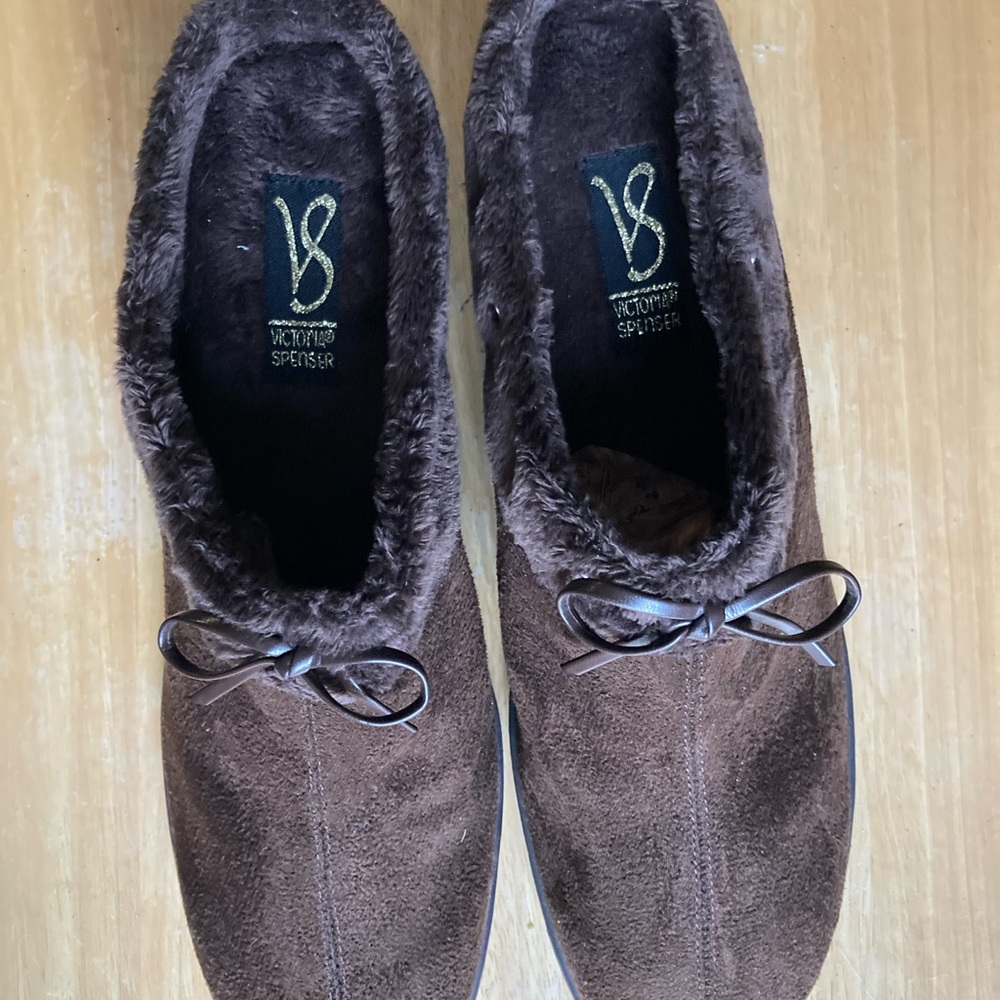 Victoria Spenser woman’s Sz 10M COZY Mules